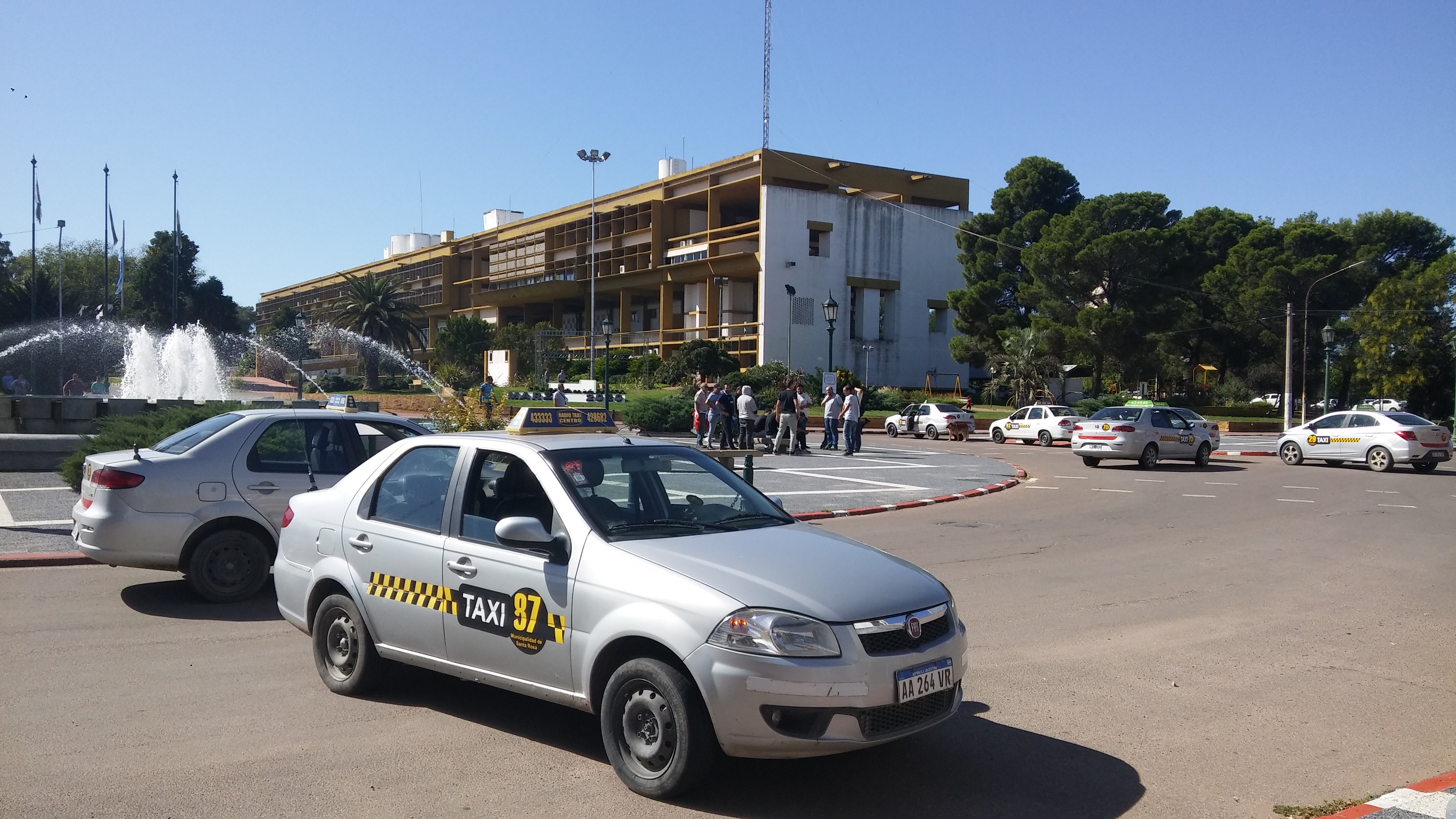 Fuertes cruces en el concejo de Santa Rosa por actualización de tarifa de taxis
