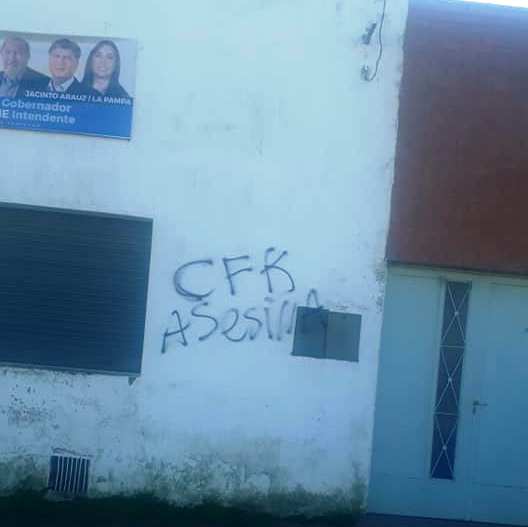 Pintadas contra CFK en la municipalidad de Jacinto Arauz