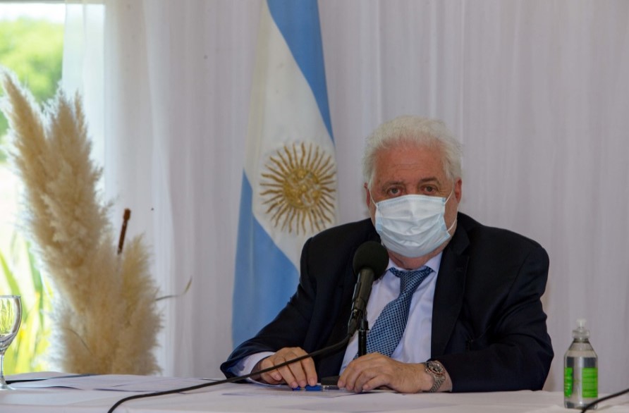 Alberto echó al ministro Ginés González García por el escándalo de la vacunación VIP