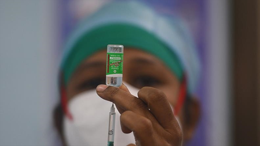 Comienza la distribución a todo el país de la vacuna de Oxford producida en la India