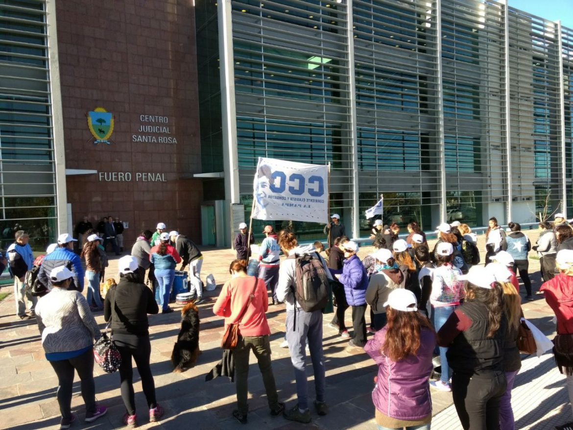 La CCC se manifestó en la Ciudad Judicial por un intento de femicidio