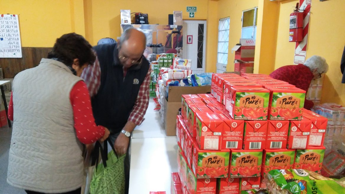 Los bolsones de comida de PAMI no alcanzan: “Muchos jubilados vuelven a pedir limosna”