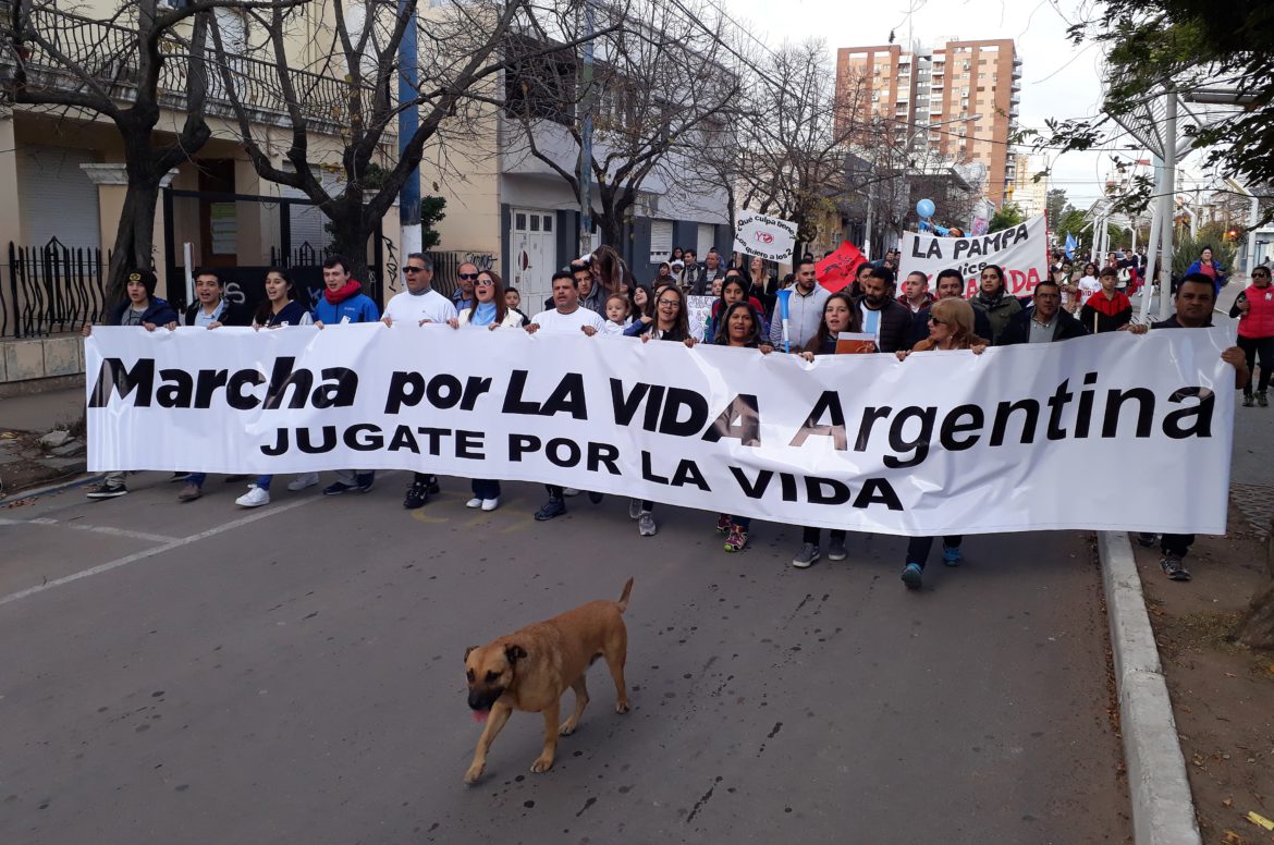 Marcharon en Santa Rosa contra la despenalización del aborto