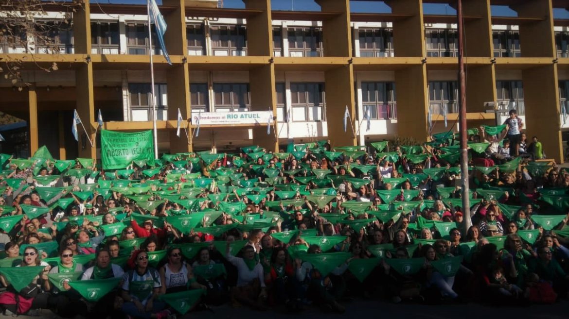Tomaron una «fotaza» en la Legislatura por el aborto legal