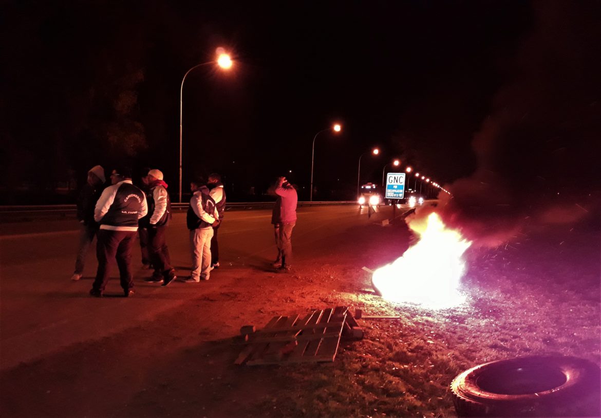 Paro de camioneros: en la provincia (casi) no dejan pasar camiones