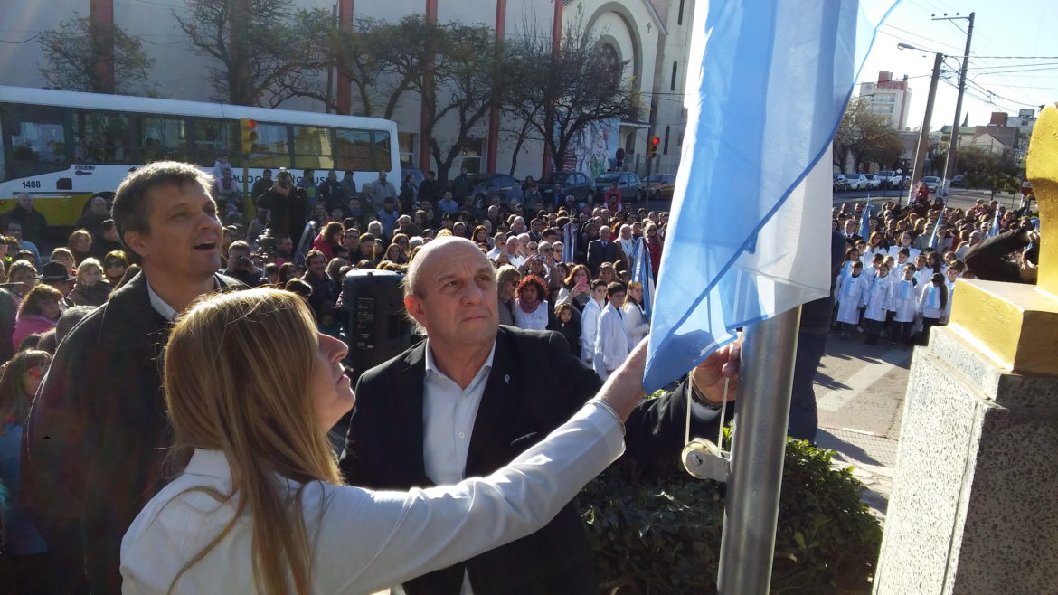 En Santa Rosa el acto del Día de la Bandera se hizo en la Escuela 74