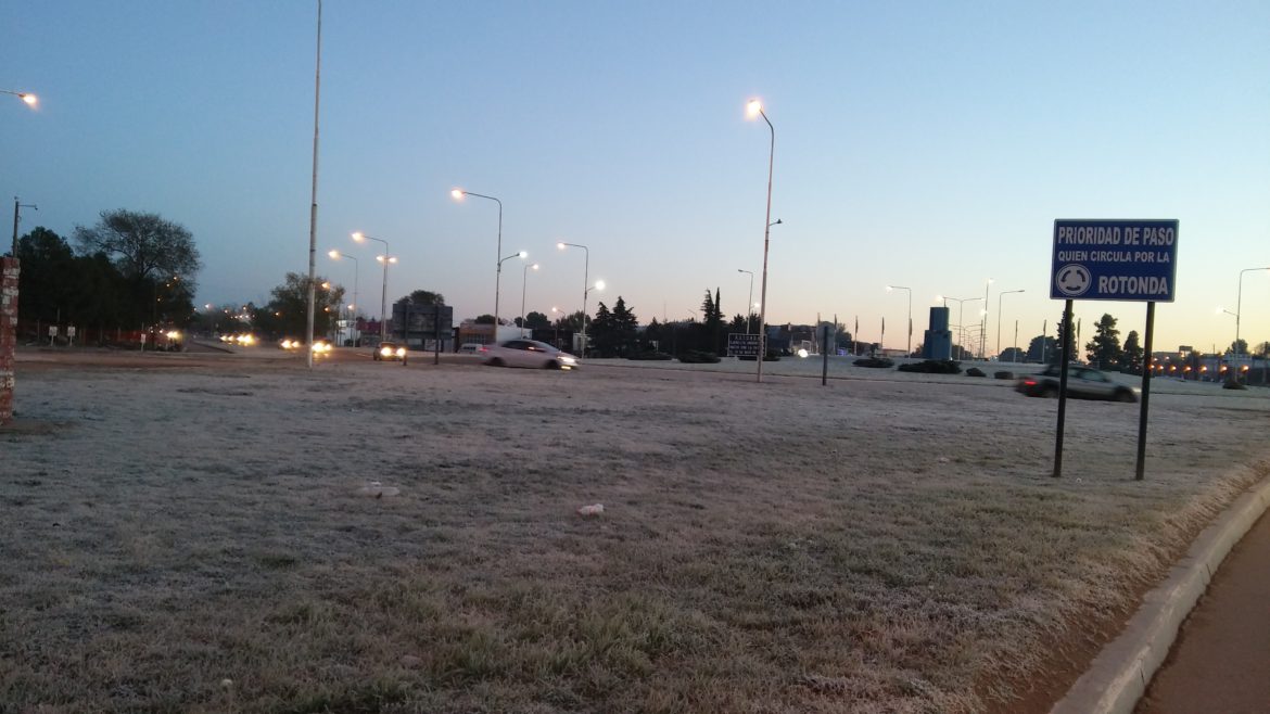 Santa Rosa: advierten por presencia de escarcha y hielo sobre el pavimento