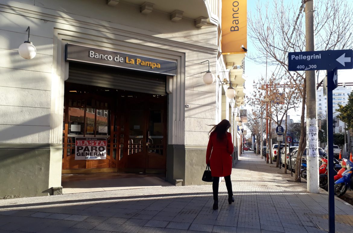 Cómo impacta el paro en la provincia: sin micros, bancos y escuelas