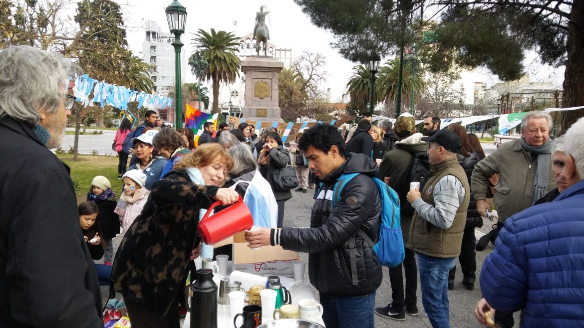 Basta de ajuste y fuera el FMI: organizaciones conmemoraron el 9 de julio en la plaza