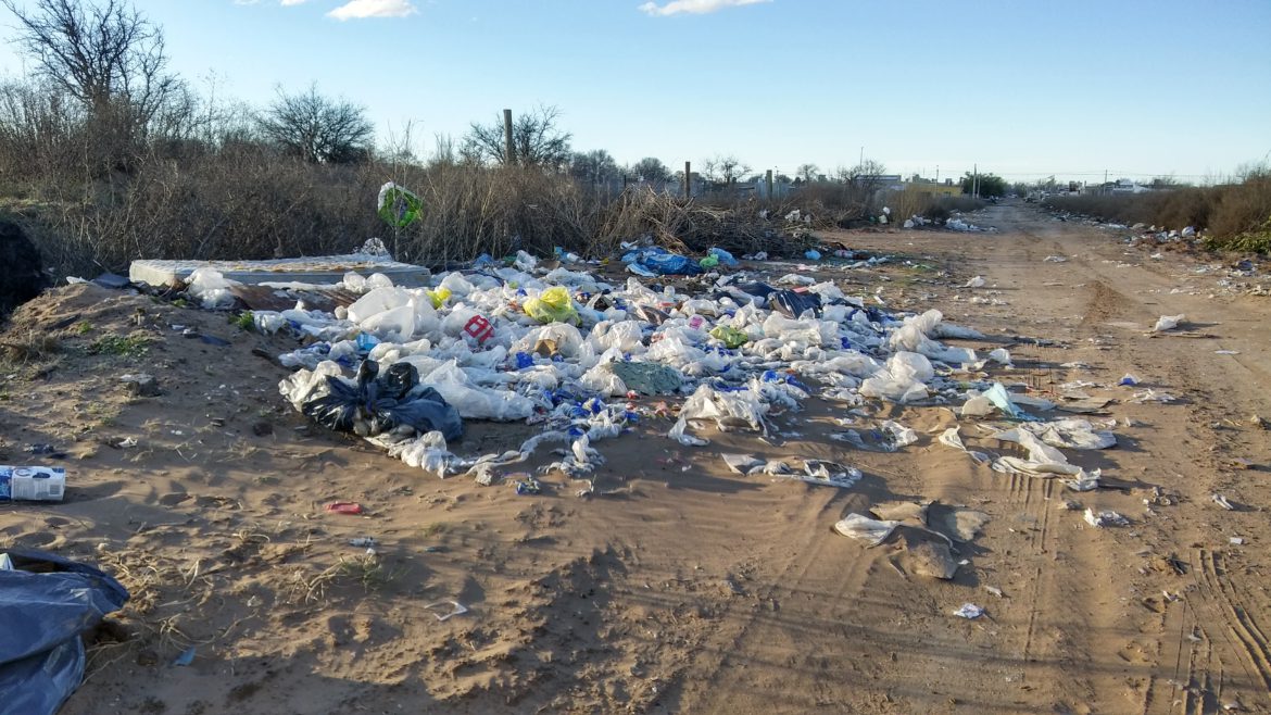 Queja vecinal por basura en Santa Rosa