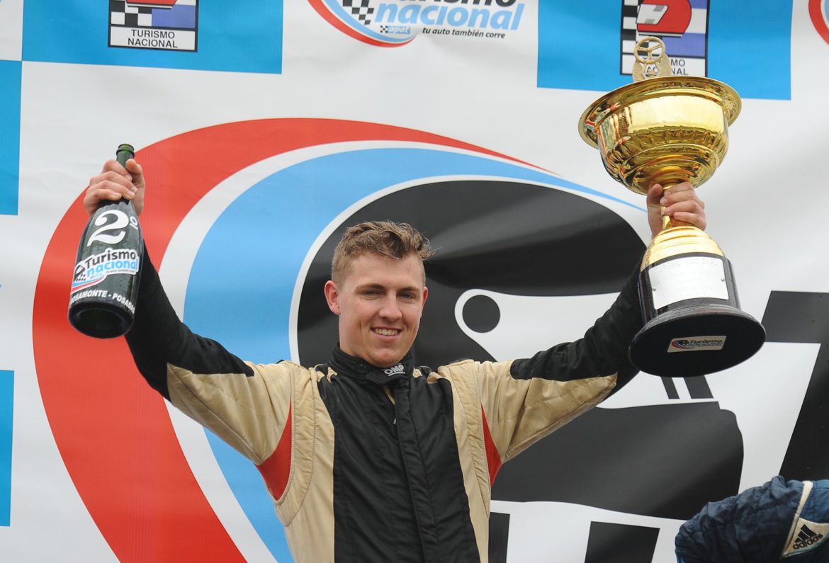 Menvielle ganó en el Turismo Nacional y por la noche le robaron