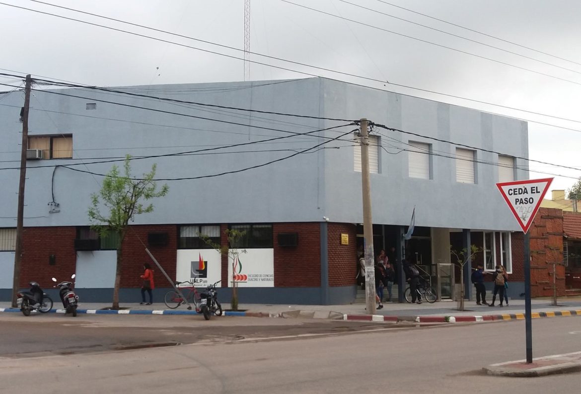 Controversia por un bochazo masivo en una materia de Enfermería