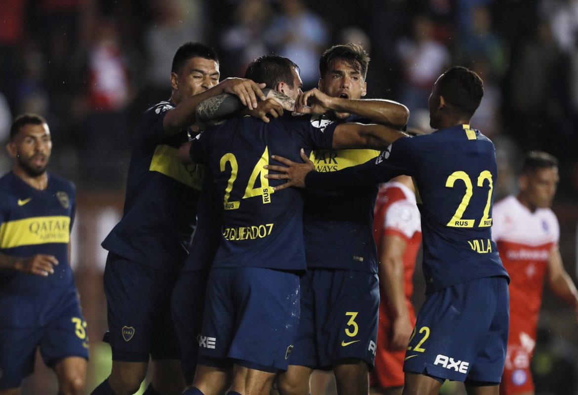 Boca le ganó a Argentinos Juniors y se prende en la pelea