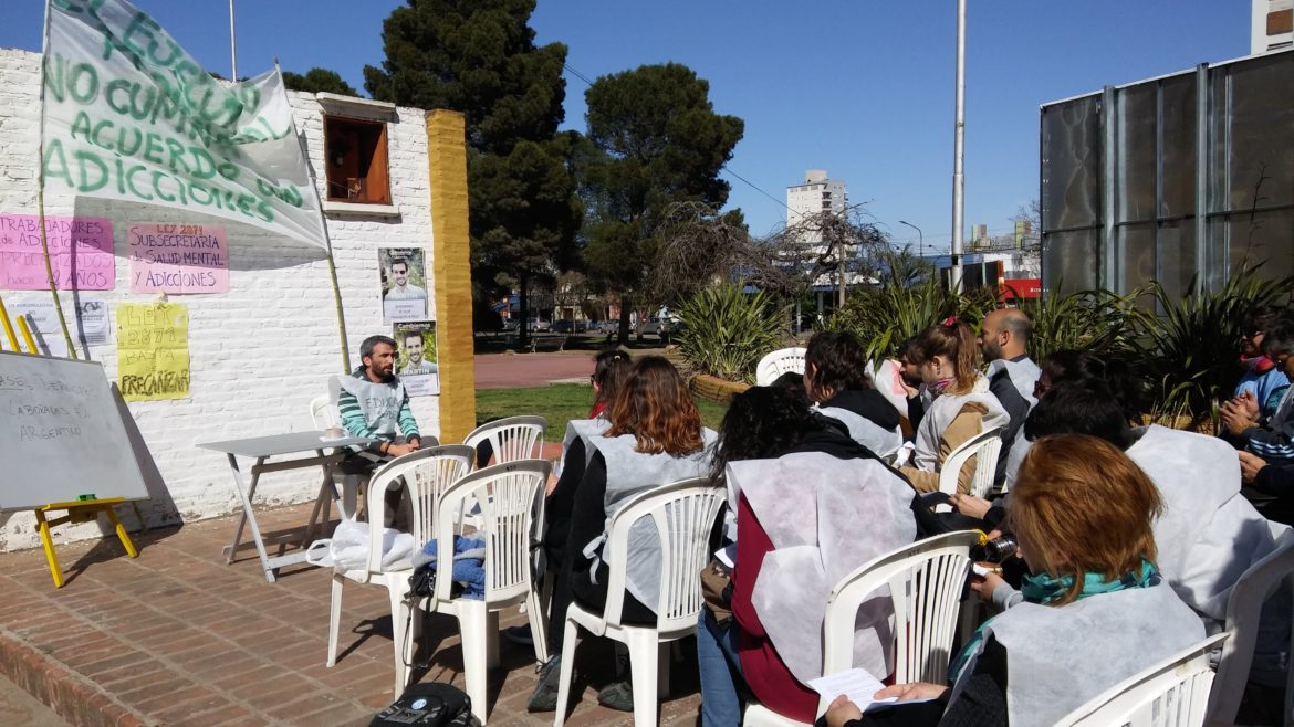 Clase pública contra despidos en Agricultura Familiar y la precarización en Adicciones