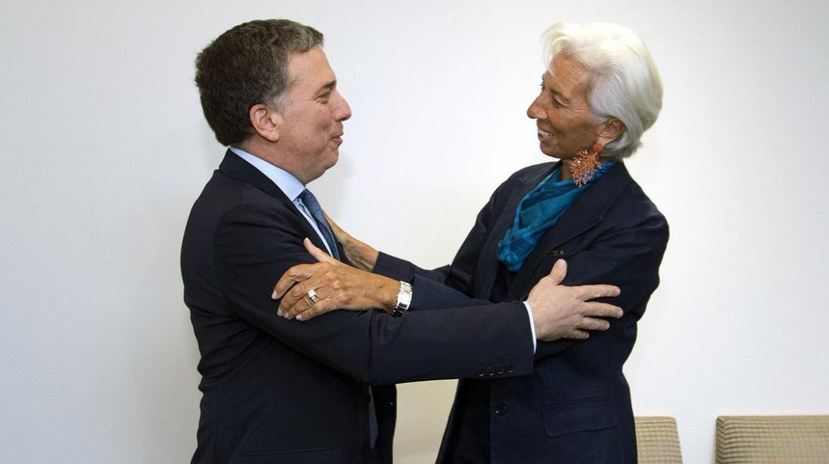 El FMI autorizó desembolsar otros US$10.800 millones, pero pidió más ajuste