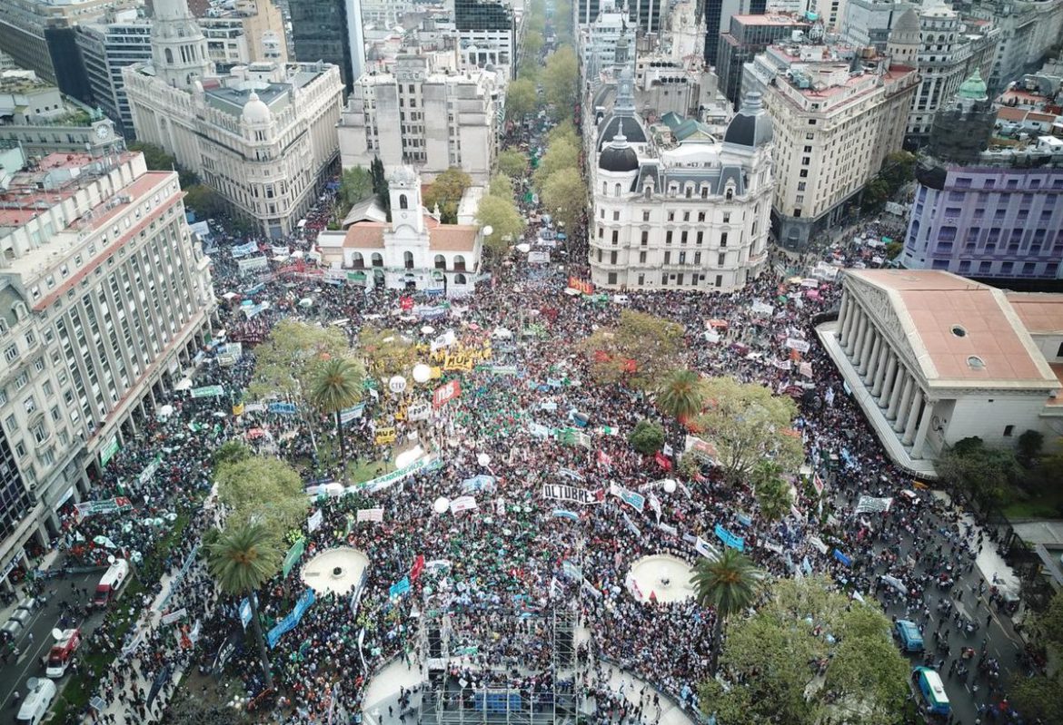 Micheli: «Se cae este modelo económico o estos tipos se van»
