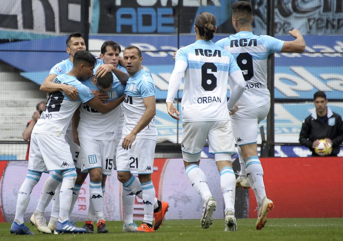 Racing le ganó a Central y le arrebató la punta