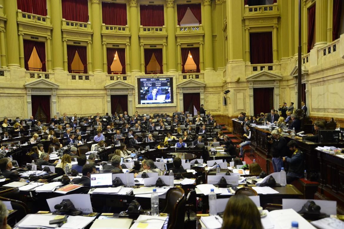 El PJ presiona a Macri con un proyecto para indexar las tarifas a los salarios