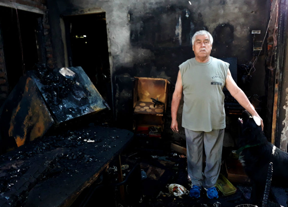 Dos jubilados perdieron todo en un incendio: las fotos y un pedido de ayuda