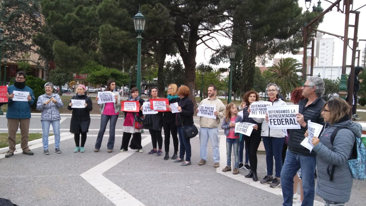 Teatreros se manifestaron contra el ajuste presupuestario
