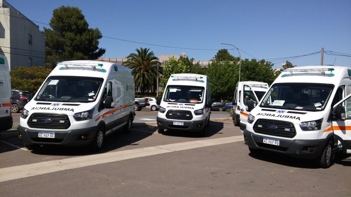 Provincia entregó 16 ambulancias para centros asistenciales