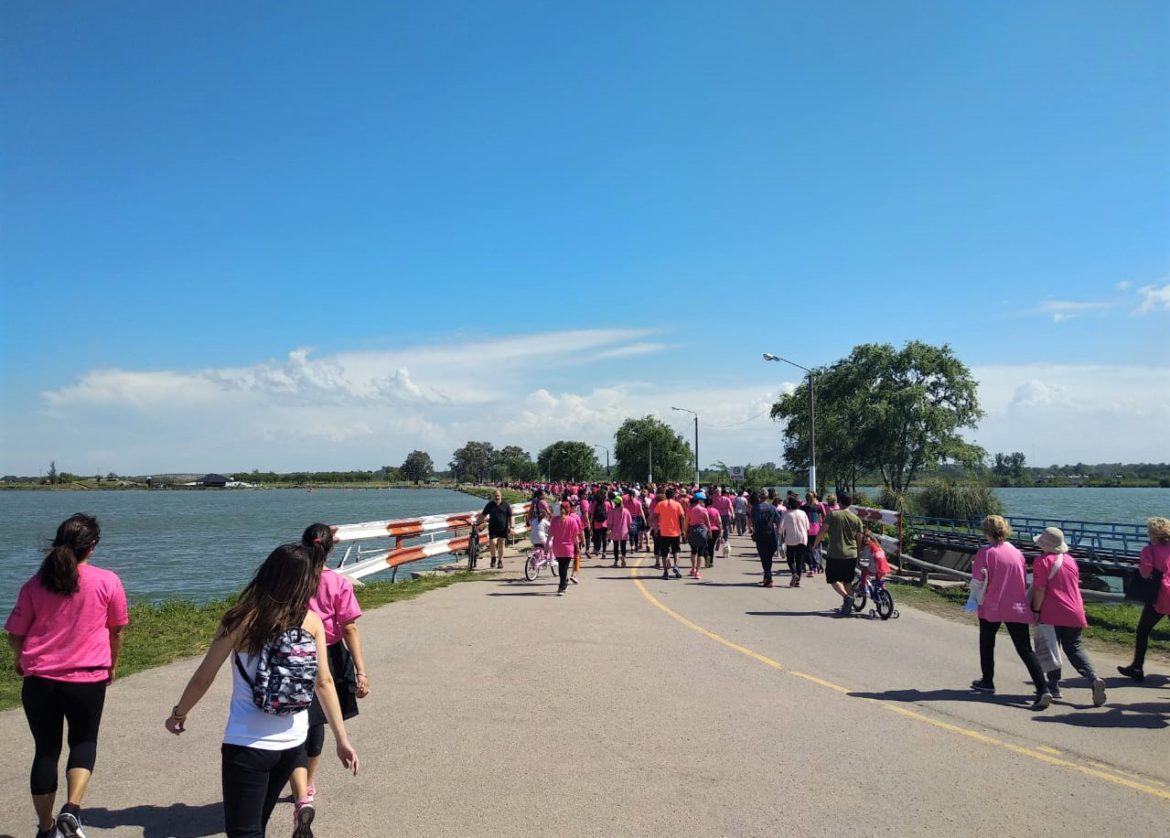 Caminata para ganarle al Cáncer de Mama, en la laguna Don Tomás
