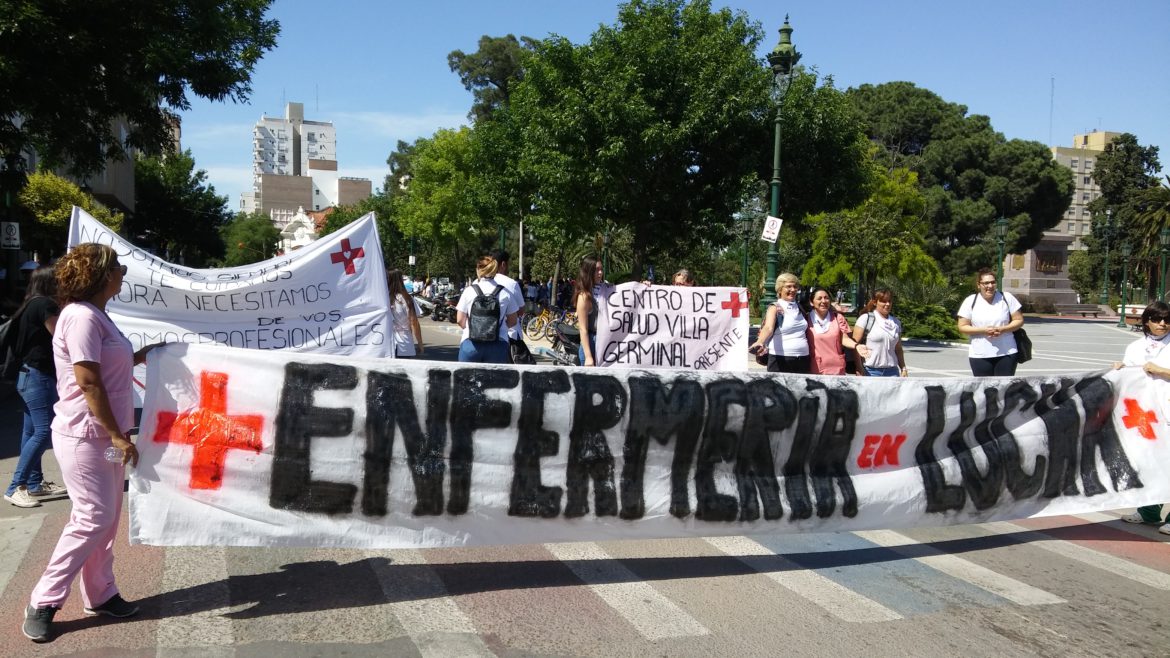 Manifestación y reclamos de enfermeros y enfermeras en Santa Rosa