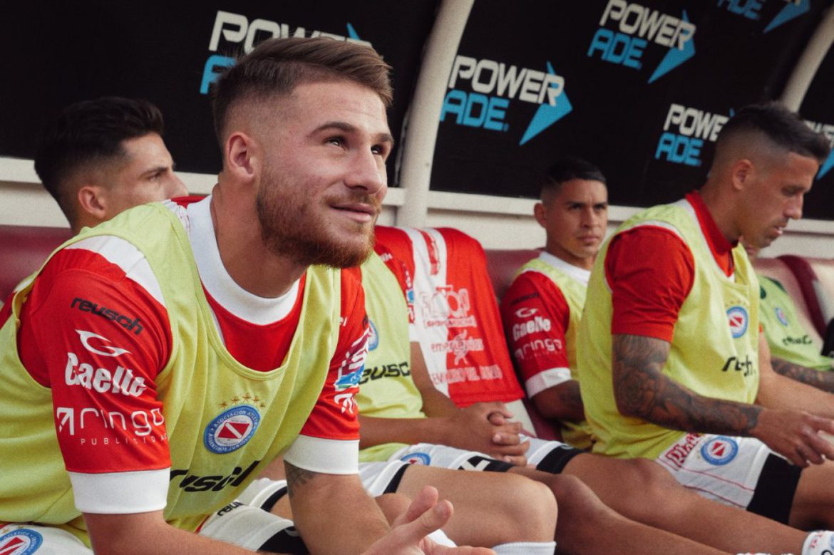 Boca va por uno de los hijos de Mac Allister