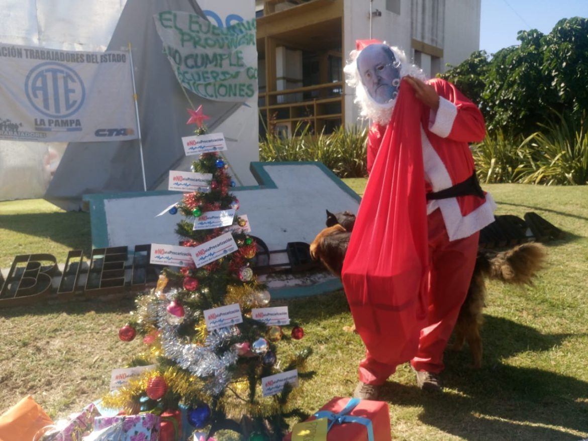 Precarizados llevaron reclamo a Casa de Gobierno y hubo incidentes con la policía