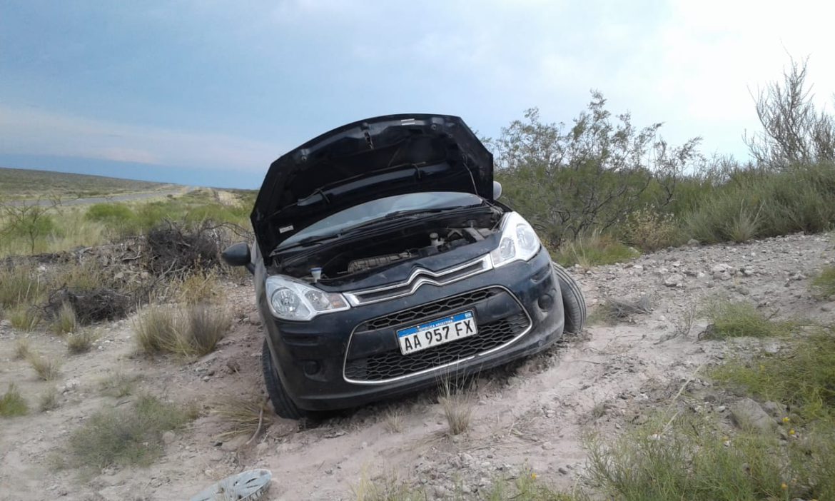 Puelches: volcó un auto en la ruta 152
