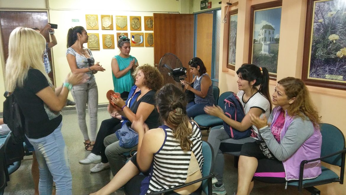 Trabajadores de los CAI y CAJ realizaron aplaudida en Casa de Gobierno