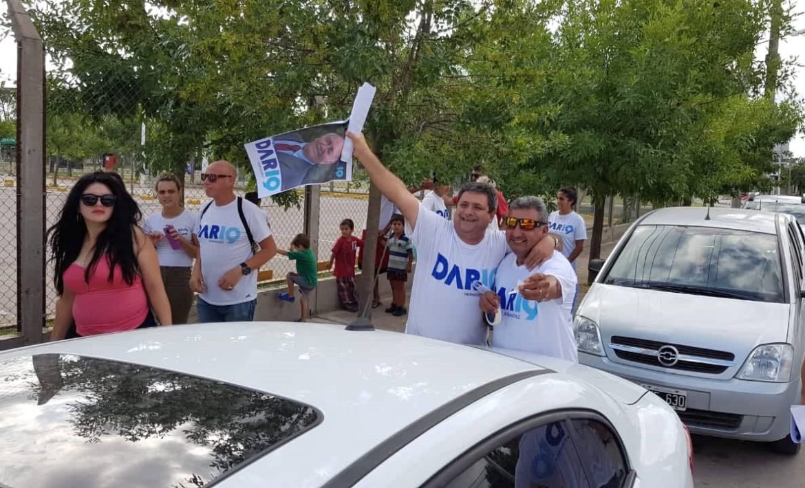 Hernández, de caravana por los barrios de Santa Rosa