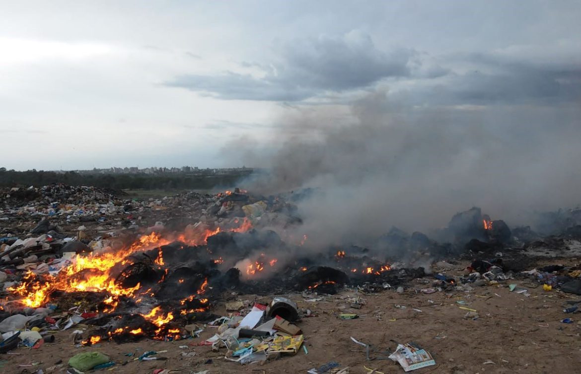 Incendio en el relleno sanitario de Santa Rosa