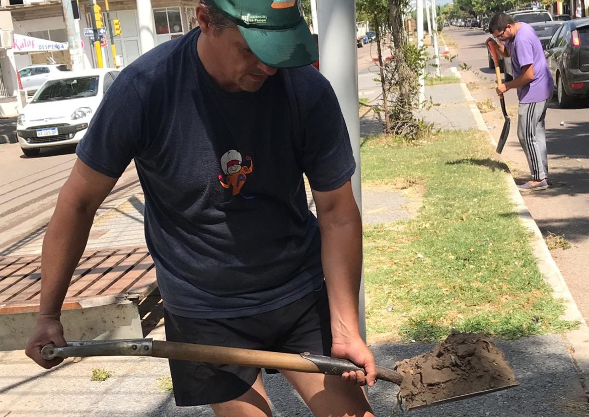 Altolaguirre otra vez agarró la pala para arreglar la avenida San Martín
