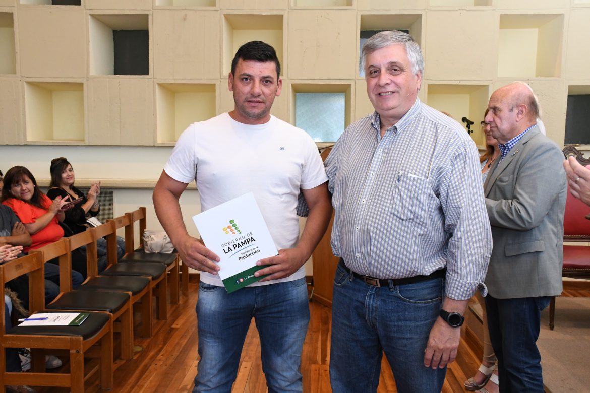 Entregaron 51 créditos a tasa cero a emprendedores de Santa Rosa