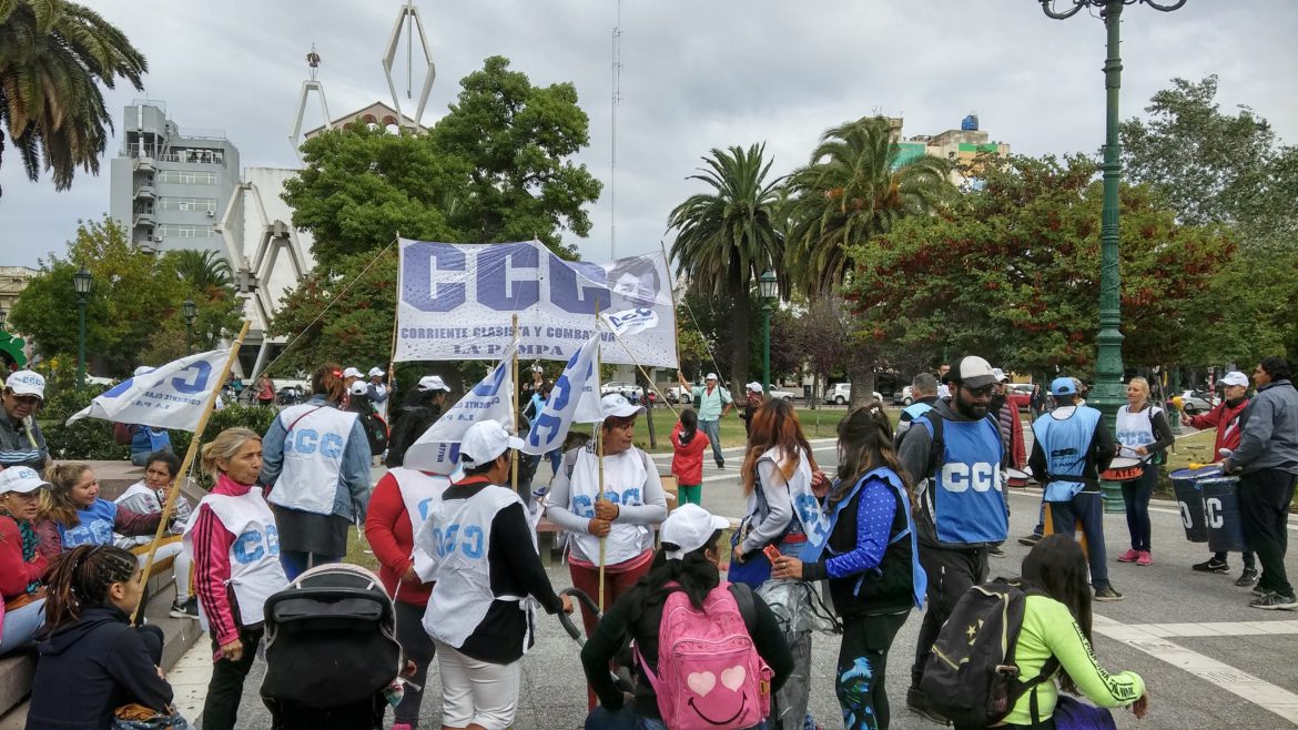 ATE, Sitrasap, CTA Autónoma y la CCC se manifestaron contra el ajuste