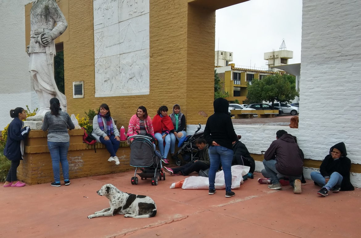 Mujeres llevaron el reclamo de viviendas a Casa de Gobierno
