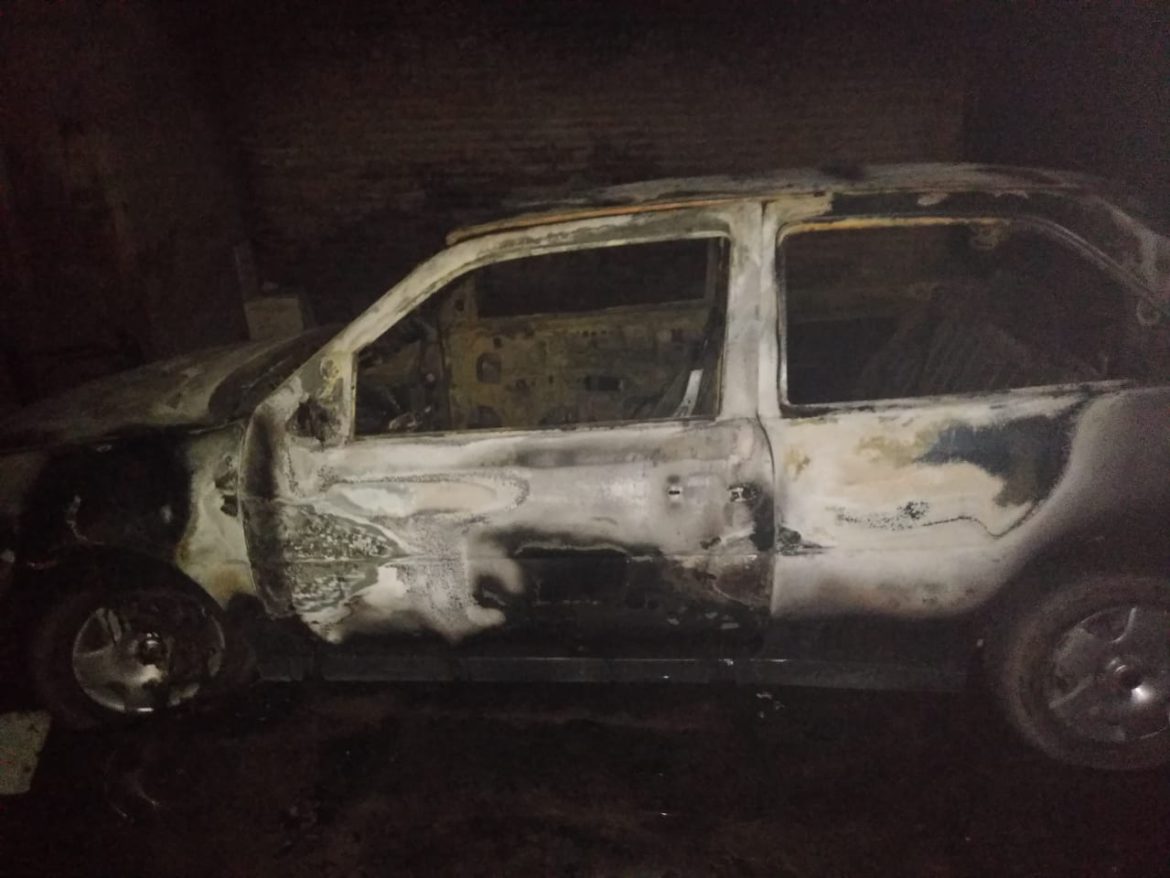 Incendiaron un auto en Santa Rosa