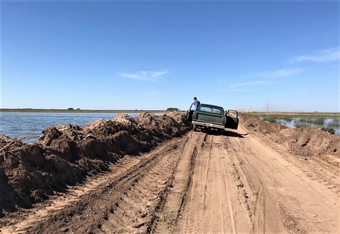 Tapones y denuncias cruzadas: la pelea por el agua entre cordobeses y pampeanos