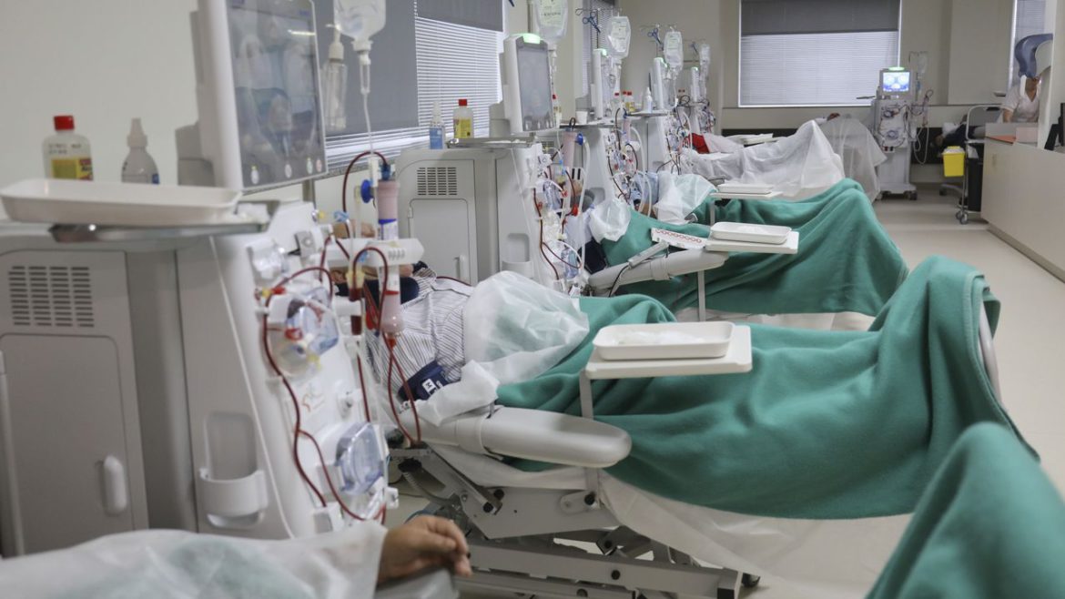 Atrasos en pagos, insumos dolarizados y tarifazos complican a los centros de diálisis