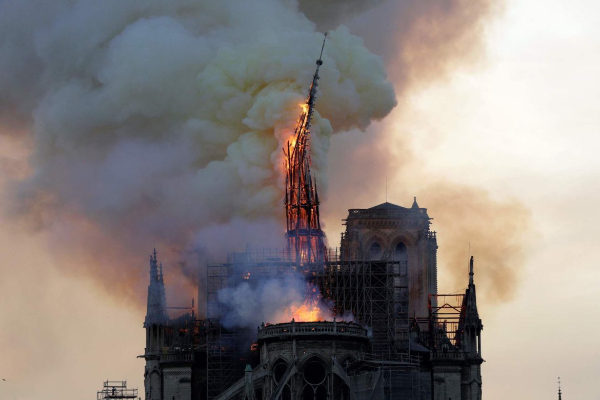 Se incendia la catedral de Notre Dame