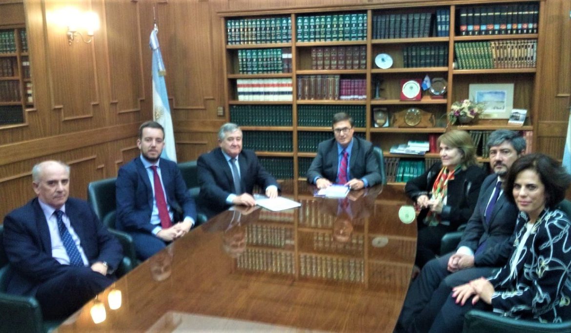 El STJ firmó un convenio para incorporar una Oficina de Gestión Judicial en el fuero civil