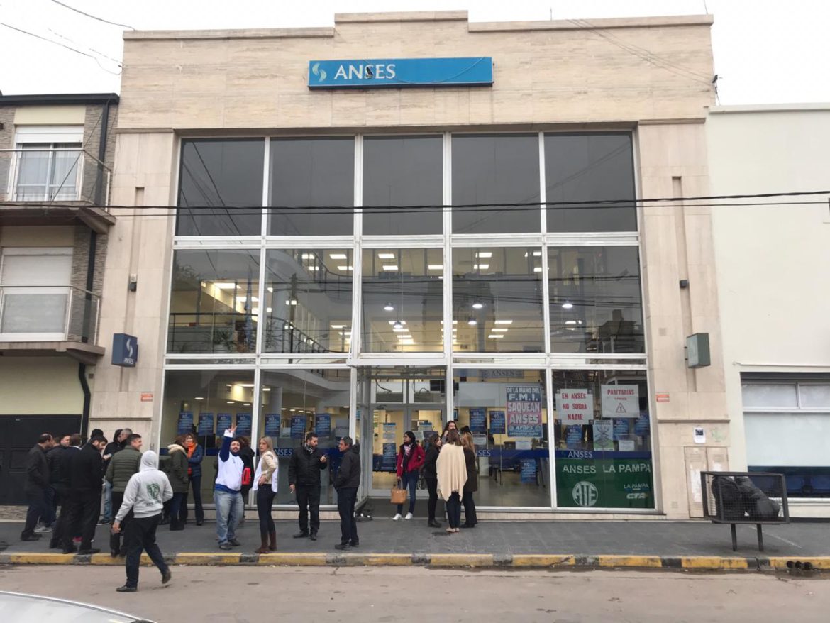 Paro en Anses Santa Rosa por los despidos