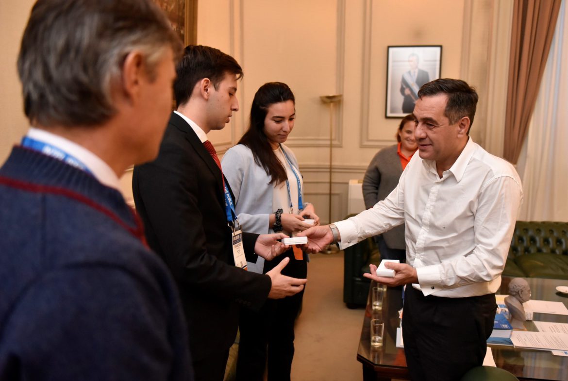 Finocchiaro recibió a estudiantes de Alvear que participaron de la Feria Internacional de Ciencias