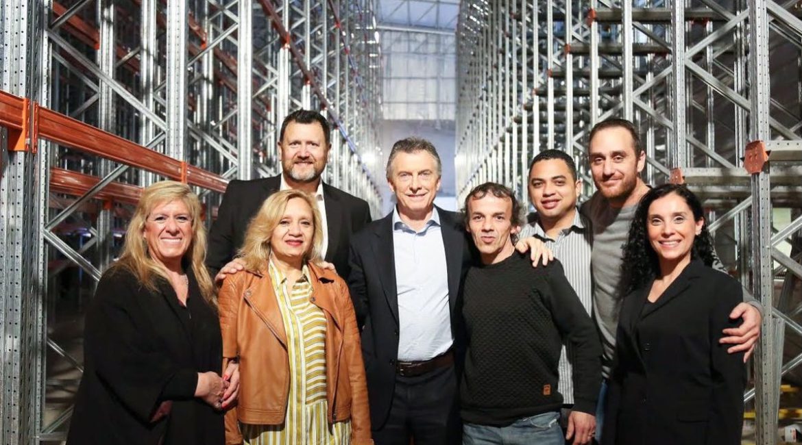 Una puesta en escena que salió mal: la fábrica fantasma que visitó Macri