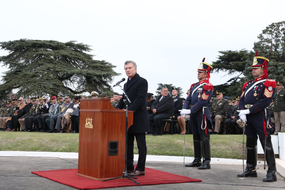 Respaldo de Macri a Stornelli: lo sentó a su lado en un acto oficial