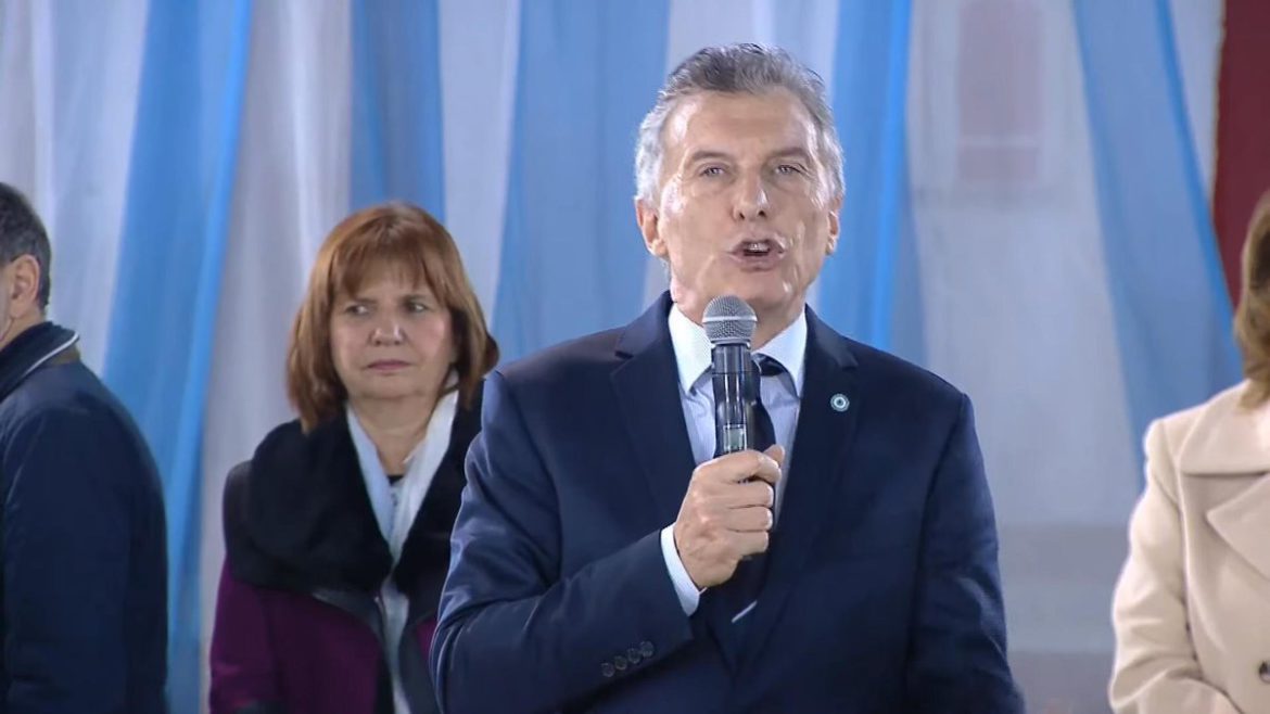 Macri, en medio de la recesión, cuestionó a los Moyano: «Son la patota del transporte»