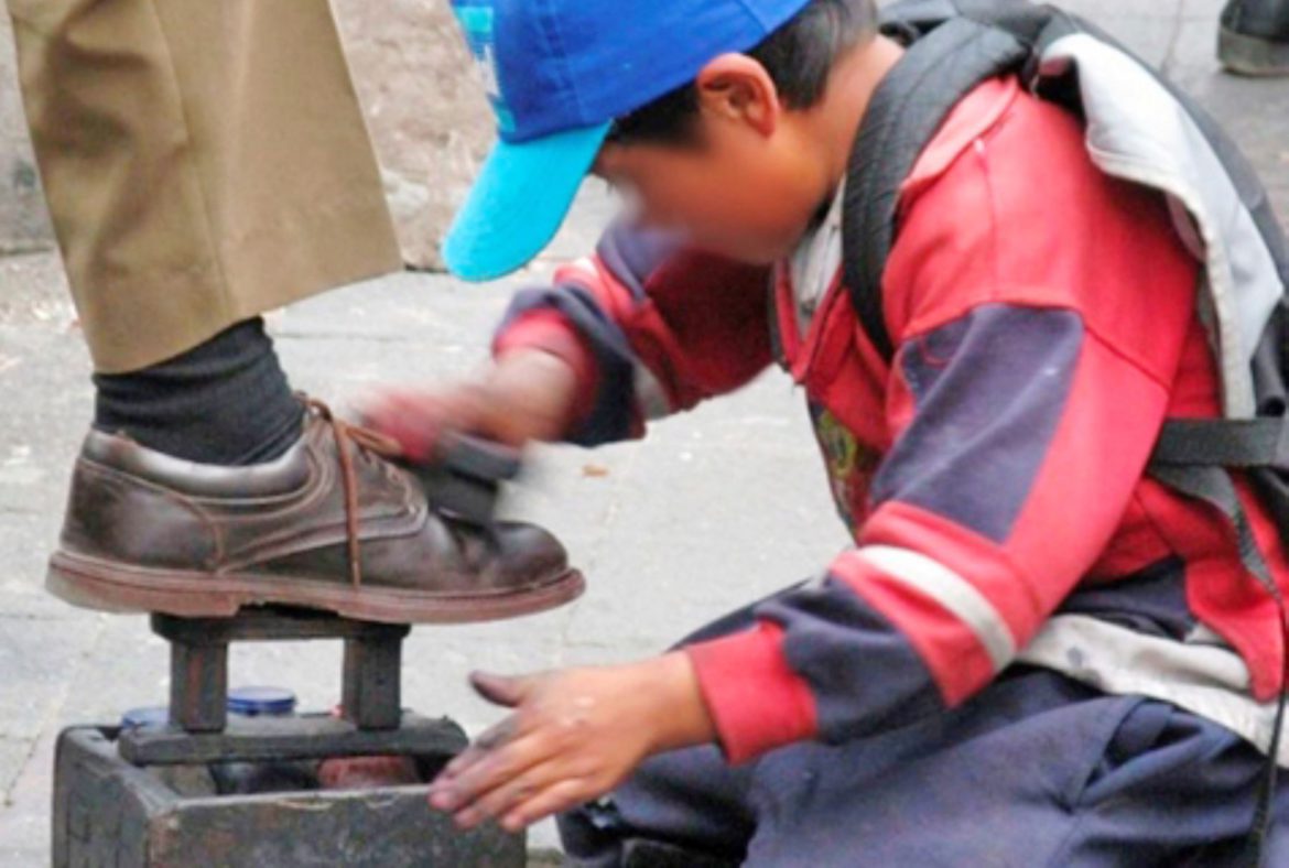 Destrucción de empleo y caída de salarios disparó el trabajo infantil a más del 15%