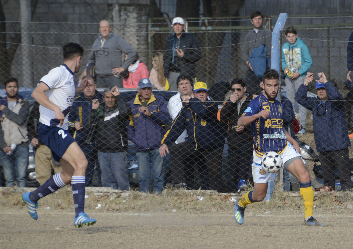 Deportivo Rivera ganó y conservó la punta de la Zona Norte