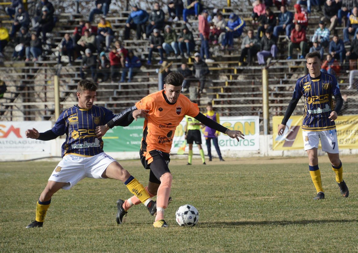 All Boys le ganó sobre la hora a Deportivo Rivera y lo alcanzó en la cima